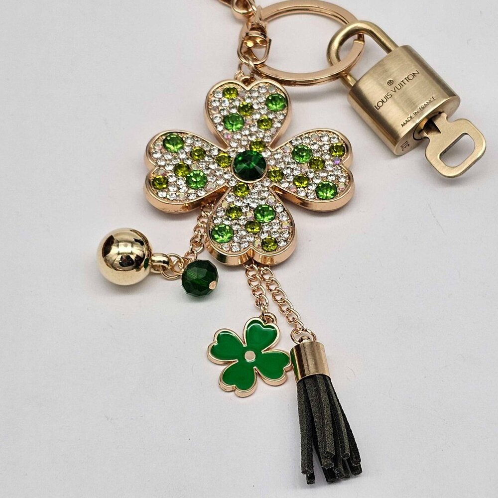LV Gold Padlock Authentic 🔑 Luxury Bag Charm w/ Unbranded Flower Keychain - Picture 8 of 8